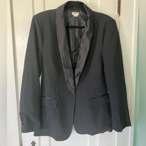 NWT Black Ladies Tuxedo Style Blazer with Satin details